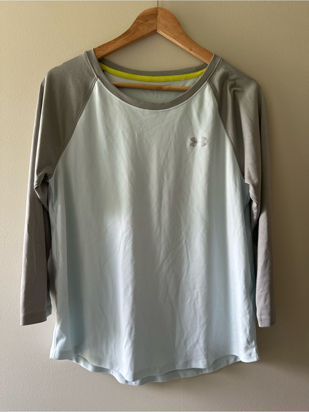 Under Armour Women's Light Blue and Gray size S Athletic Long Sleeve Top - Picture 1 of 4